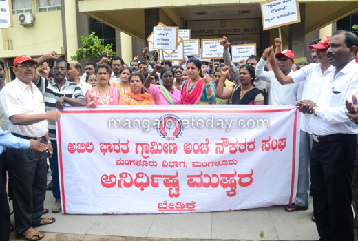 staff protest ...